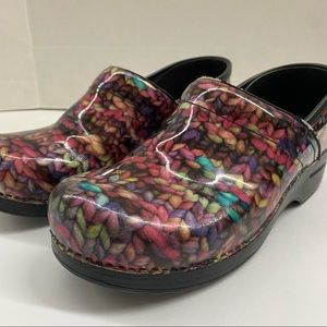 Dansko Clogs 40, size 9.5-10 Yarn Look Shoes